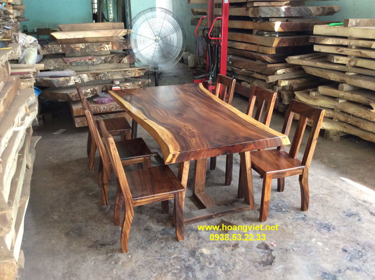 Giá bàn ăn gỗ me tây nguyến khối (81-106)x7x192cm  Giá bàn ăn gỗ me tây nguyến khối (81-106)x7x192cm