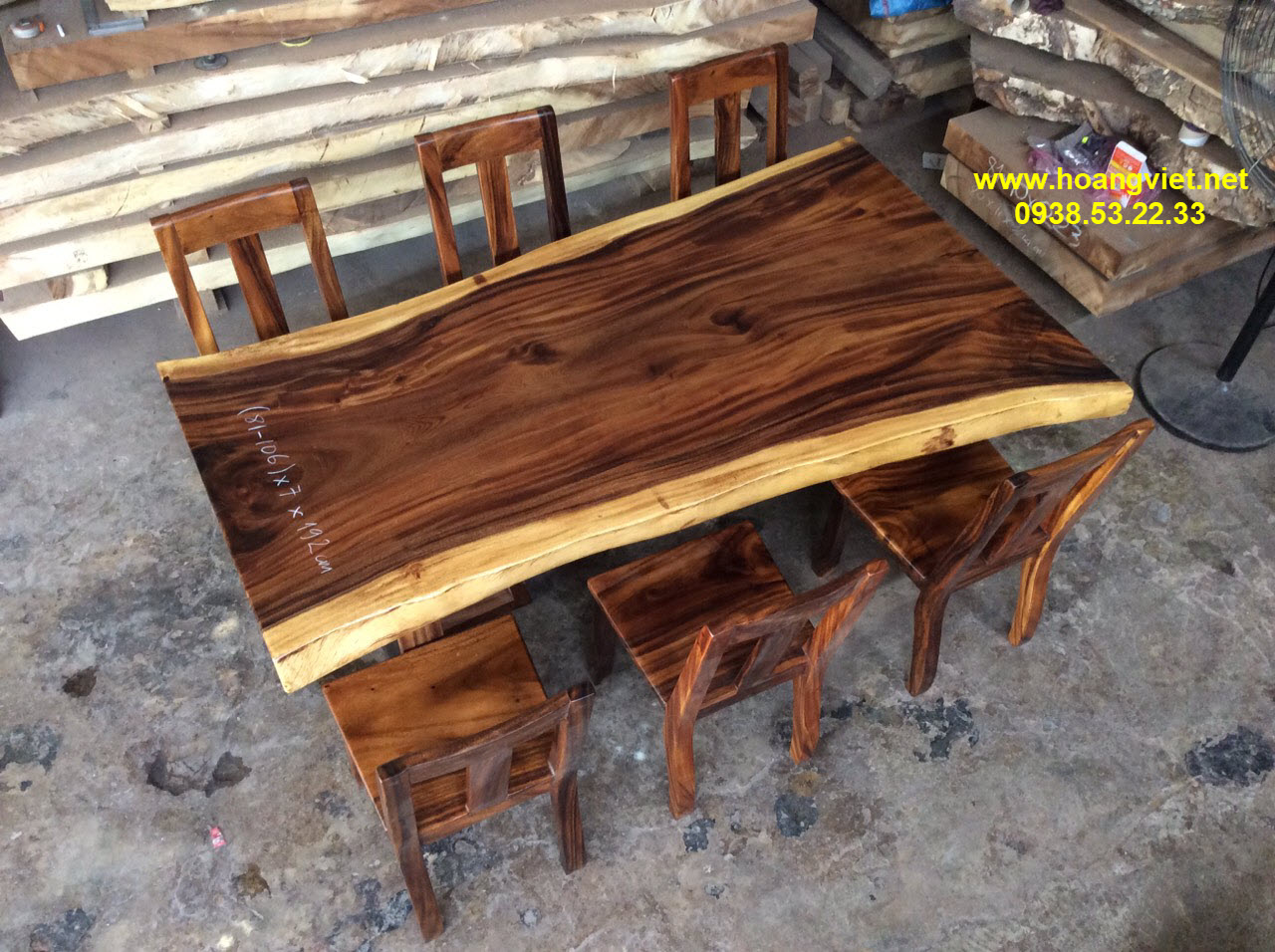 Giá bàn ăn gỗ me tây nguyên tấm (81-106)x7x192cm  Giá bàn ăn gỗ me tây nguyên tấm (81-106)x7x192cm