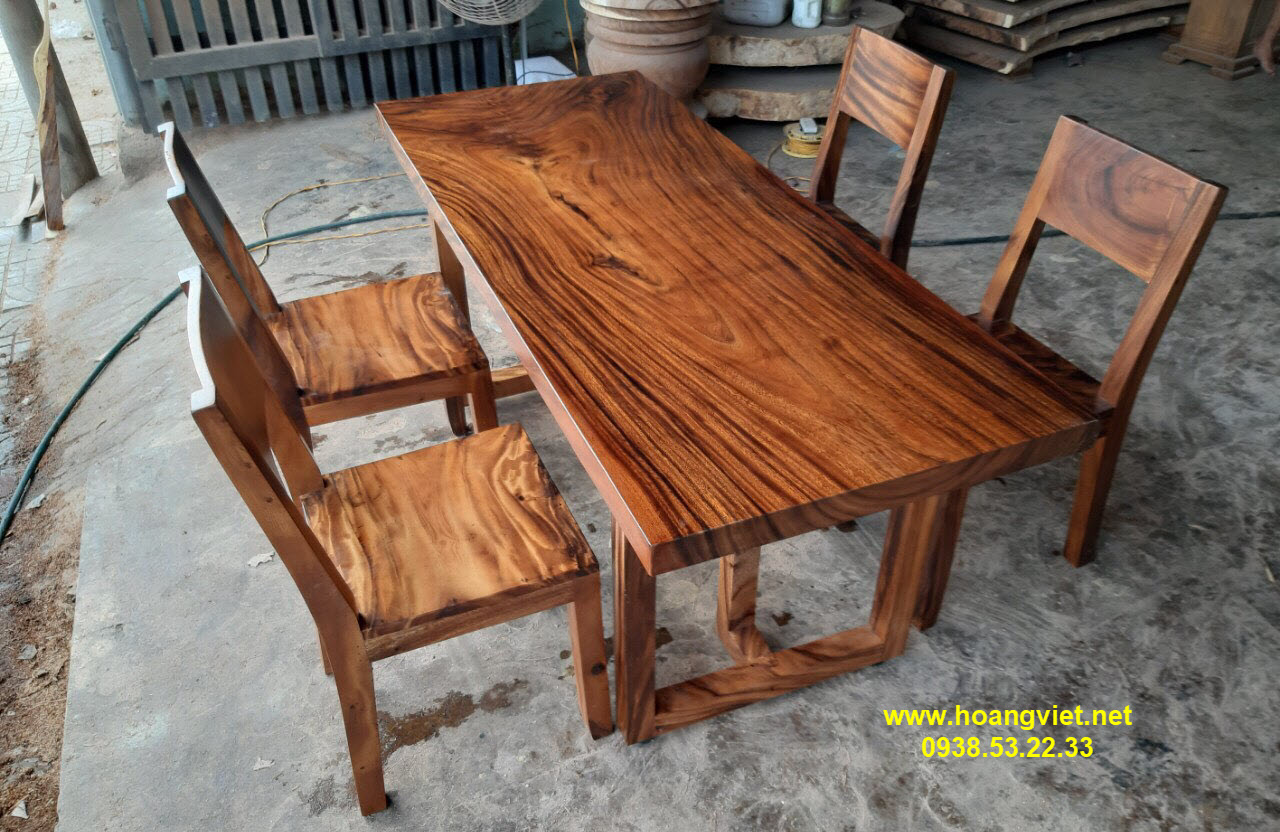 Bộ bàn 4 ghế bằng gỗ còng, kích thước mặt bàn 70x5x172cm Bộ bàn 4 ghế bằng gỗ còng, kích thước mặt bàn 70x5x172cm