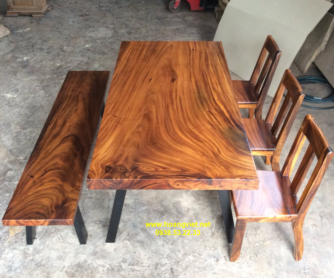 Giá bàn ghế gỗ me tây nguyên khối  Giá bàn ghế gỗ me tây nguyên khối