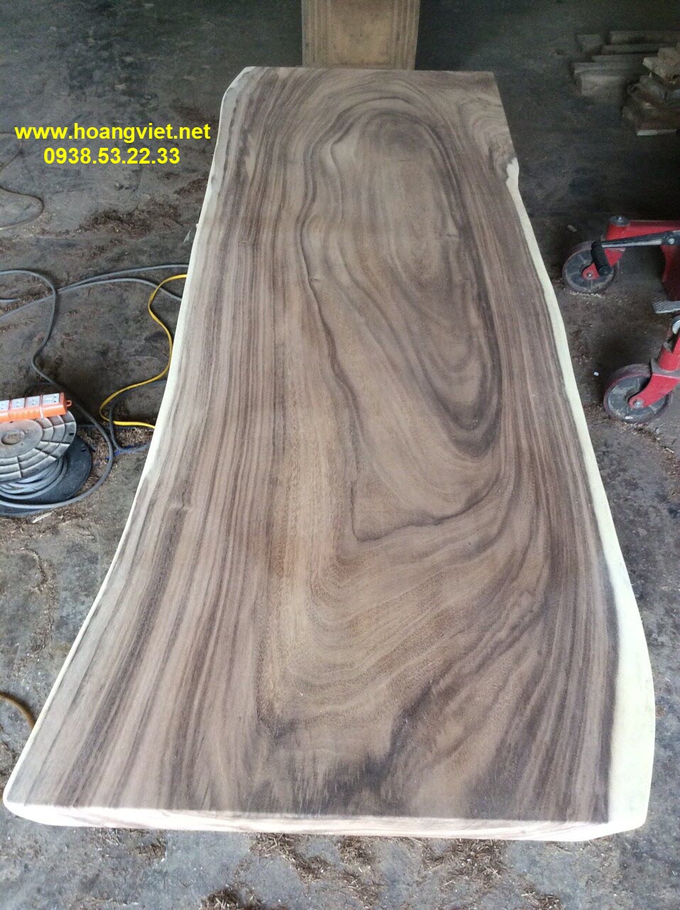 Mặt bàn gỗ me tây vân đẹp, hình mộc, chưa sơn PU Mặt bàn gỗ me tây vân đẹp, hình mộc, chưa sơn PU
