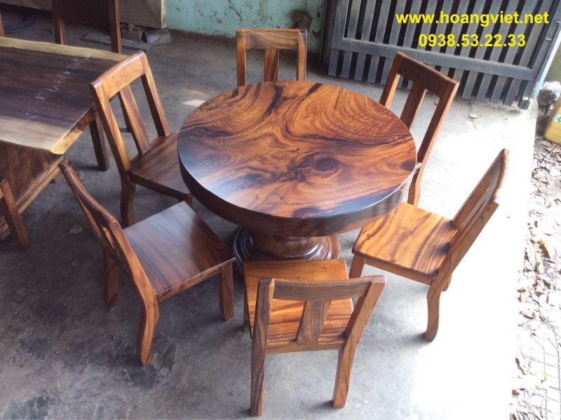 Bàn tròn gỗ me tây nguyên khối đường kính 1m Bàn tròn gỗ me tây nguyên khối đường kính 1m