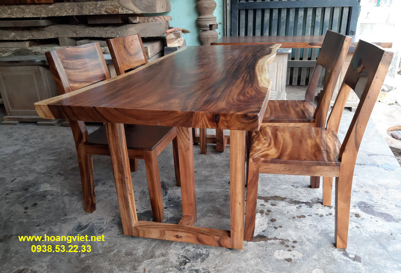 Bộ bàn 4 ghế gỗ me tây nguyên tấm. Bộ bàn 4 ghế gỗ me tây nguyên tấm.