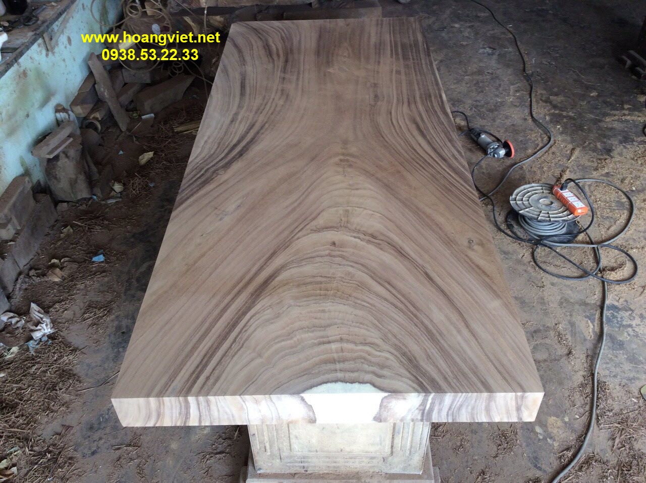 Bàn gỗ me tây nguyên khối vân đẹp 80x10x218cm, hình mộc chưa sơn PU. Bàn gỗ me tây nguyên khối vân đẹp 80x10x218cm, hình mộc chưa sơn PU.