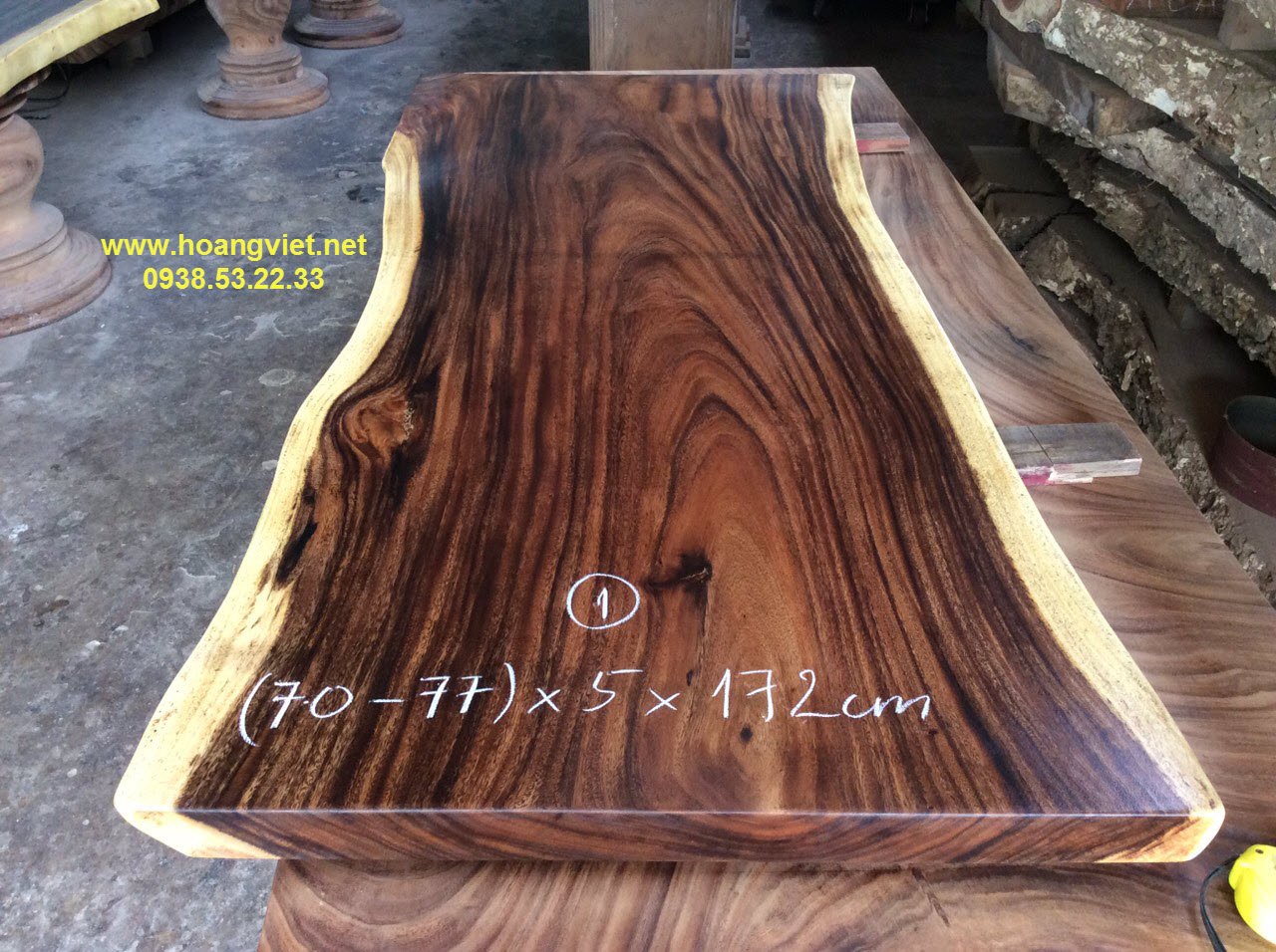 Mặt bàn nguyên bìa gỗ me tây, (70-77)cm x 5cm x 172cm. Mặt bàn nguyên bìa gỗ me tây, (70-77)cm x 5cm x 172cm.