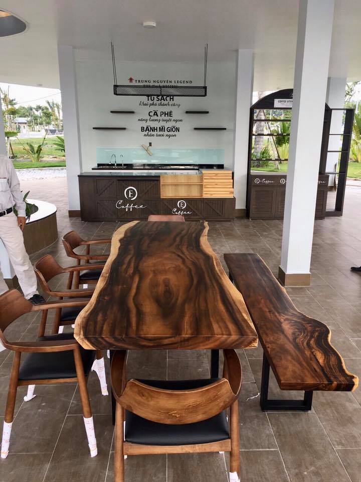 Bộ bàn cafe gỗ me tây, mặt bàn kích thước (70-80)x7x179cm. Bộ bàn cafe gỗ me tây, mặt bàn kích thước (70-80)x7x179cm.