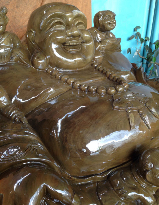 Tượng di lặc ngồi tiền cao 1.35m, rộng 1.37m Tượng di lặc ngồi tiền cao 1.35m, rộng 1.37m