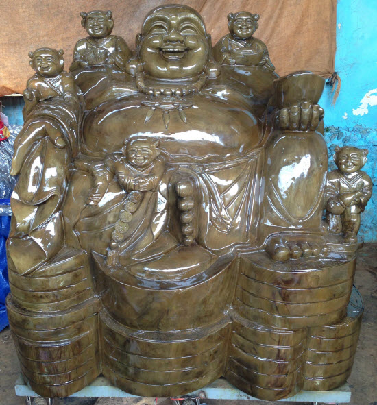 Tượng di lặc ngồi tiền cao 1.35m, rộng 1.37m Tượng di lặc ngồi tiền cao 1.35m, rộng 1.37m