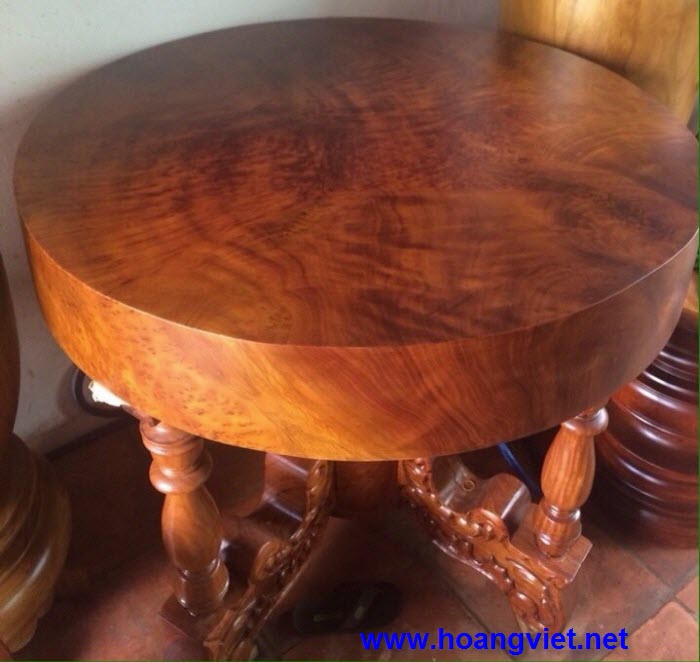 Bàn ăn hình tròn nguyên khối Bàn ăn hình tròn nguyên khối