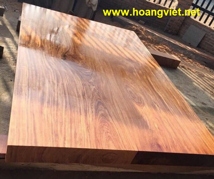 Bộ ngựa gỗ gõ đỏ Bộ ngựa gỗ gõ đỏ