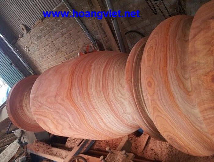 Lộc bình gõ đỏ đang gia công Lộc bình gõ đỏ đang gia công