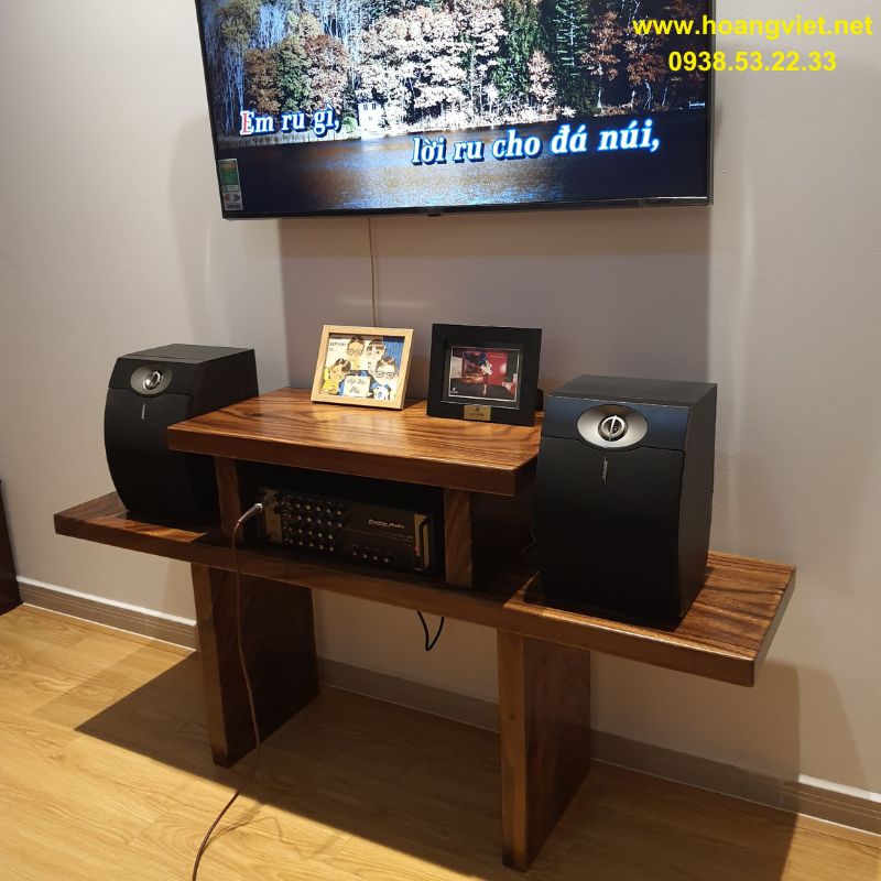 Kệ tivi treo tường gỗ tự nhiên đẹp Kệ tivi treo tường gỗ tự nhiên đẹp