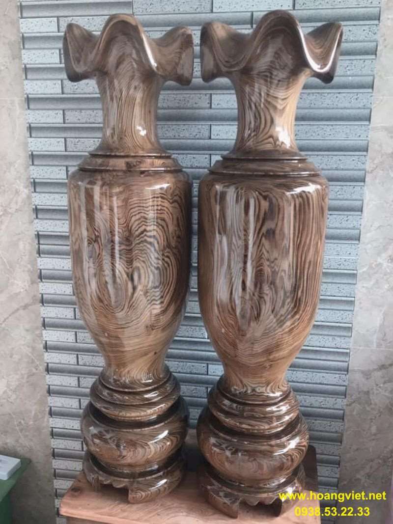 Lục bình gỗ thủy tùng cao 90cm đường kính 23cm. Lục bình gỗ thủy tùng cao 90cm đường kính 23cm.