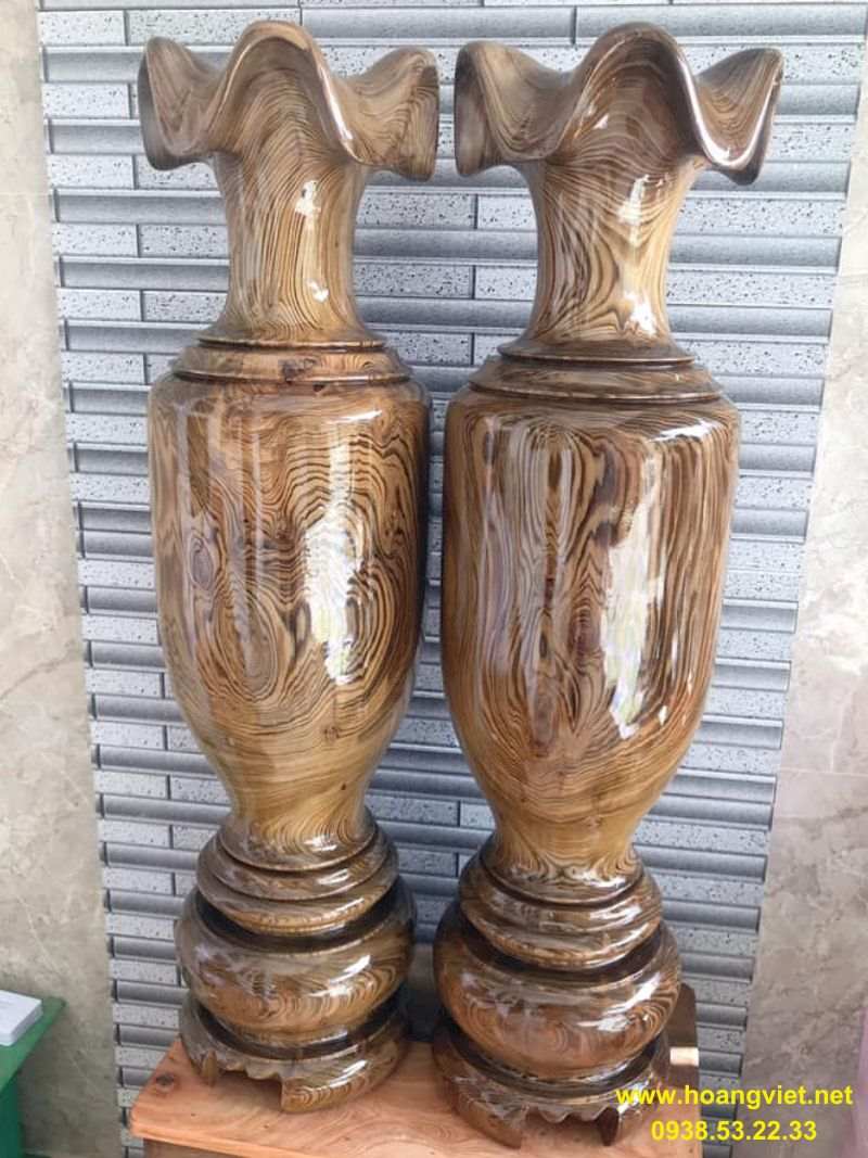 Lục bình gỗ thủy tùng cao 90cm đường kính 23cm. Lục bình gỗ thủy tùng cao 90cm đường kính 23cm.