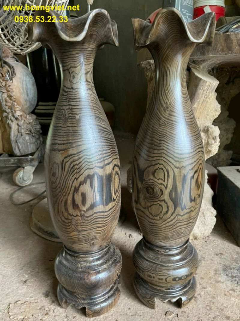 Lục bình tỳ bà gỗ thủy tùng cao 63cm đường kính 18cm Lục bình tỳ bà gỗ thủy tùng cao 63cm đường kính 18cm