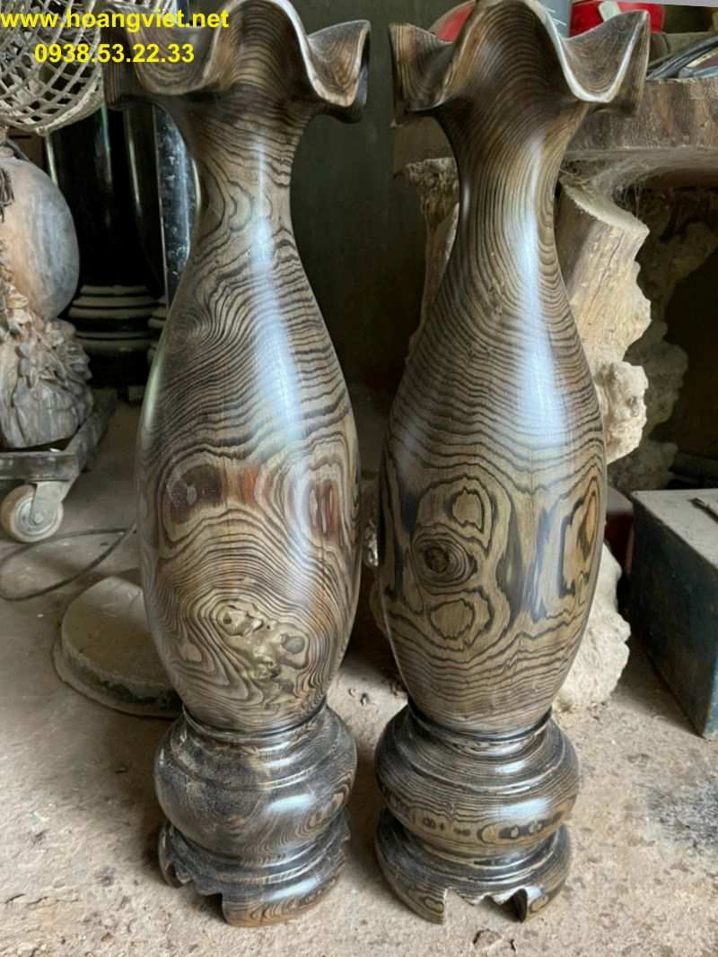 Lục bình tỳ bà gỗ thủy tùng cao 63cm đường kính 18cm Lục bình tỳ bà gỗ thủy tùng cao 63cm đường kính 18cm