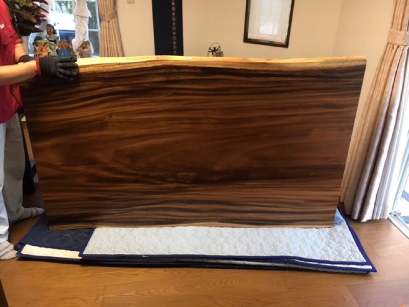 Mặt bàn ăn bằng gỗ me tây nguyên tấm cạnh tự nhiên Mặt bàn ăn bằng gỗ me tây nguyên tấm cạnh tự nhiên