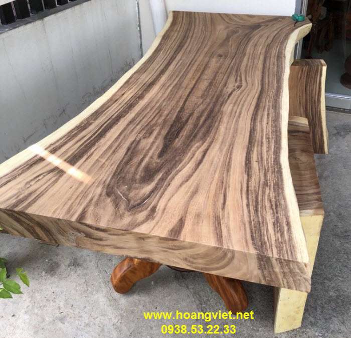 Mặt bàn ăn bằng gỗ nguyên tấm còn mộc Mặt bàn ăn bằng gỗ nguyên tấm còn mộc
