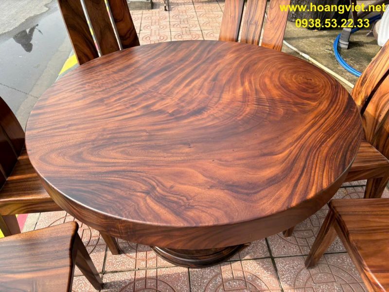 Mặt bàn ăn tròn gỗ me tây nguyên tấm. Mặt bàn ăn tròn gỗ me tây nguyên tấm.