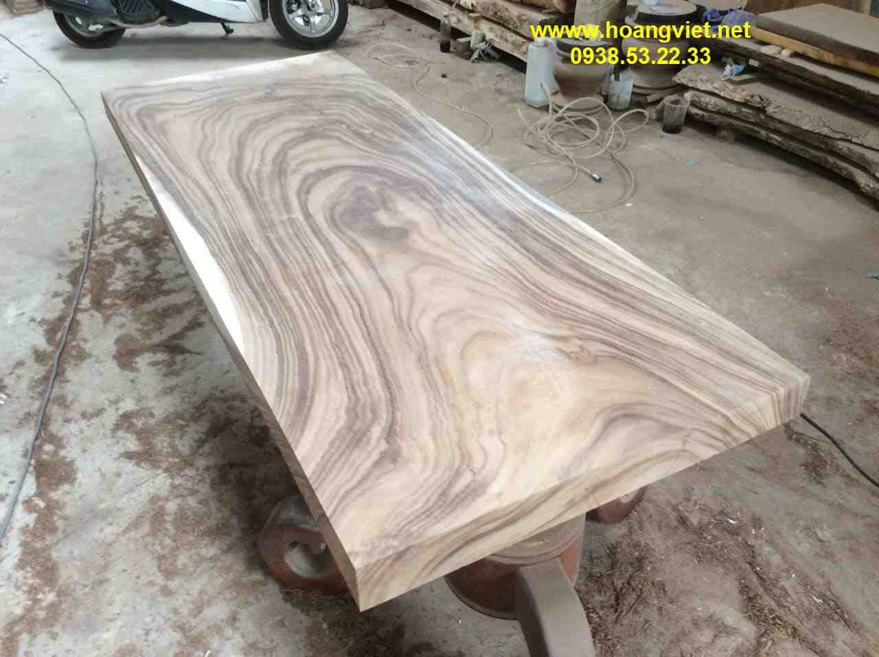 Hình mộc(hình chụp lúc chưa sơn PU), vân gỗ me tây siêu đẹp. Hình mộc(hình chụp lúc chưa sơn PU), vân gỗ me tây siêu đẹp.