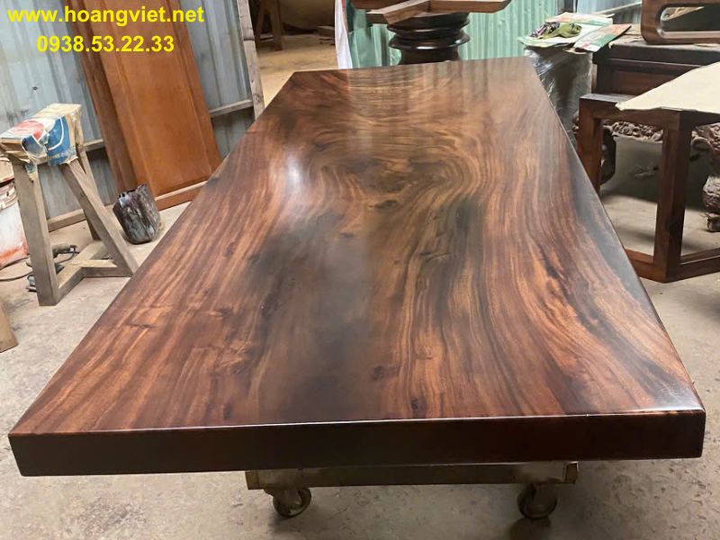 Mặt bàn gỗ me tây nguyên khối dài 2m36 Mặt bàn gỗ me tây nguyên khối dài 2m36