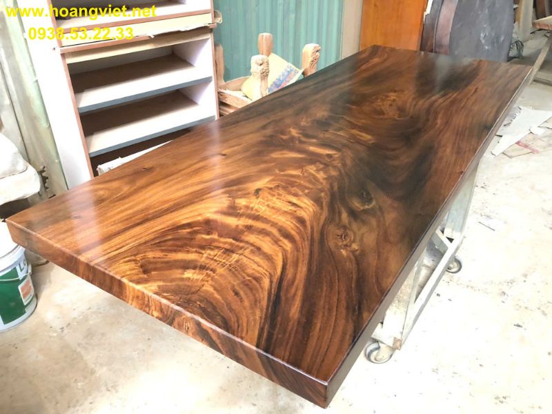 Mặt bàn gỗ me tây nguyên khối dài 2m36 Mặt bàn gỗ me tây nguyên khối dài 2m36