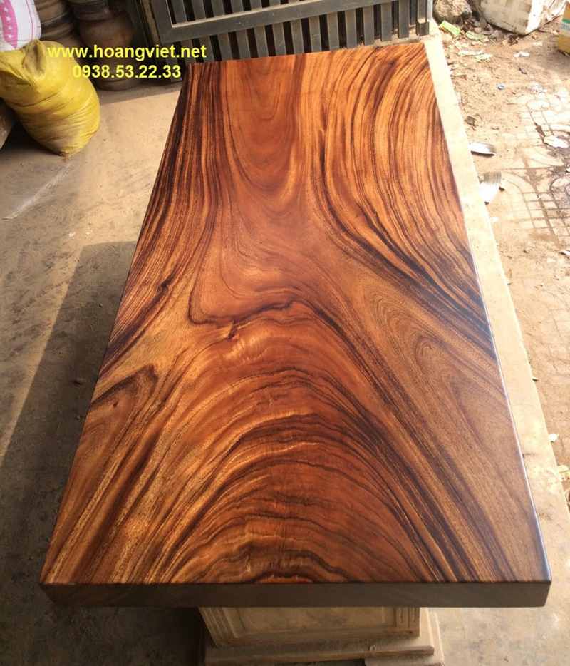 Mặt bàn gỗ me tây nguyên khối tại TPHCM vân đẹp Mặt bàn gỗ me tây nguyên khối tại TPHCM vân đẹp