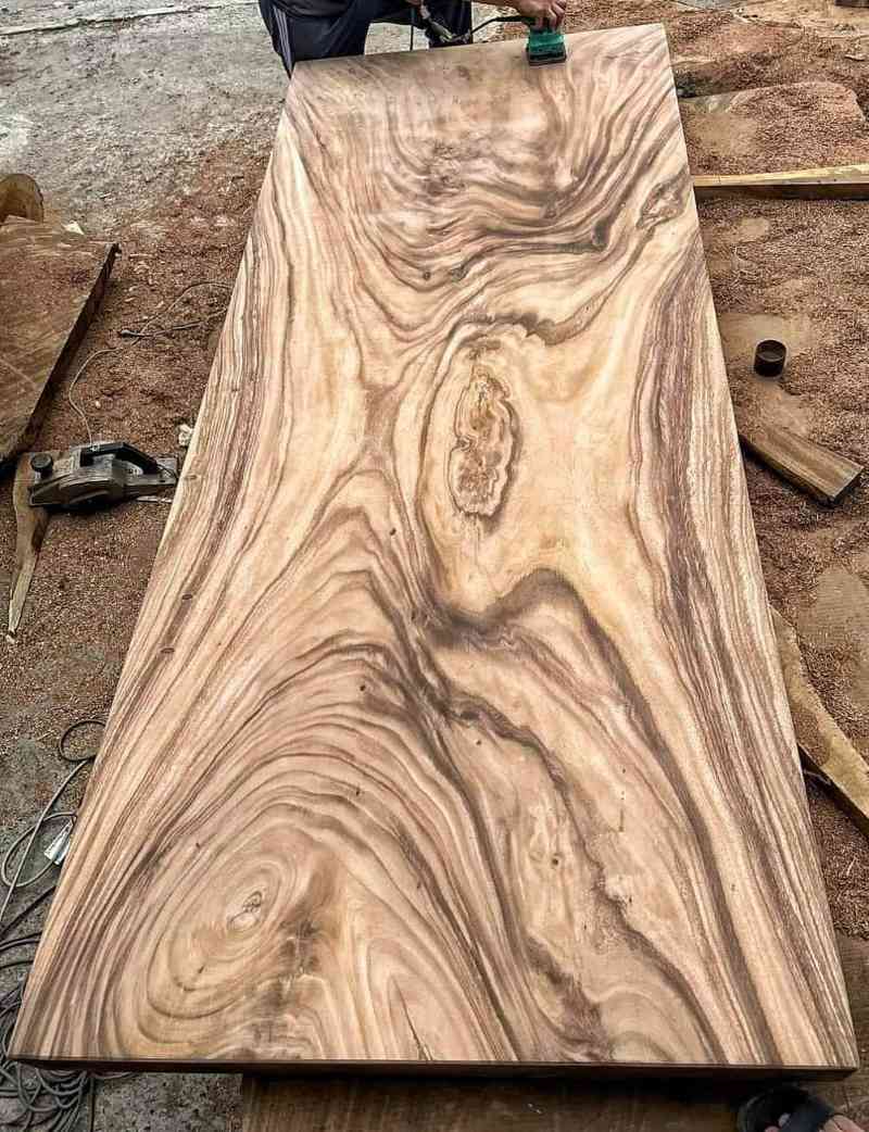 Mặt bàn gỗ me tây nguyên tấm vân tuyệt đẹp Mặt bàn gỗ me tây nguyên tấm vân tuyệt đẹp
