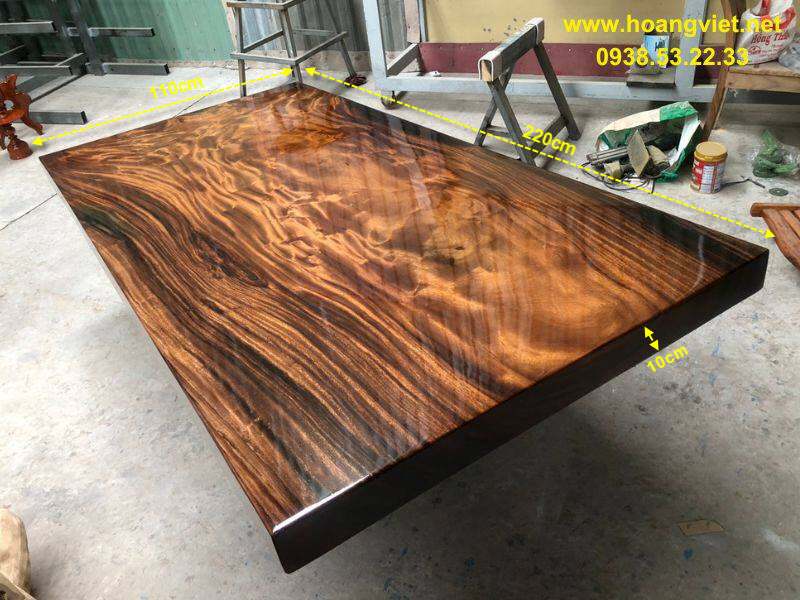 Mặt bàn gỗ tự nhiên me tây nguyên khối  Mặt bàn gỗ tự nhiên me tây nguyên khối