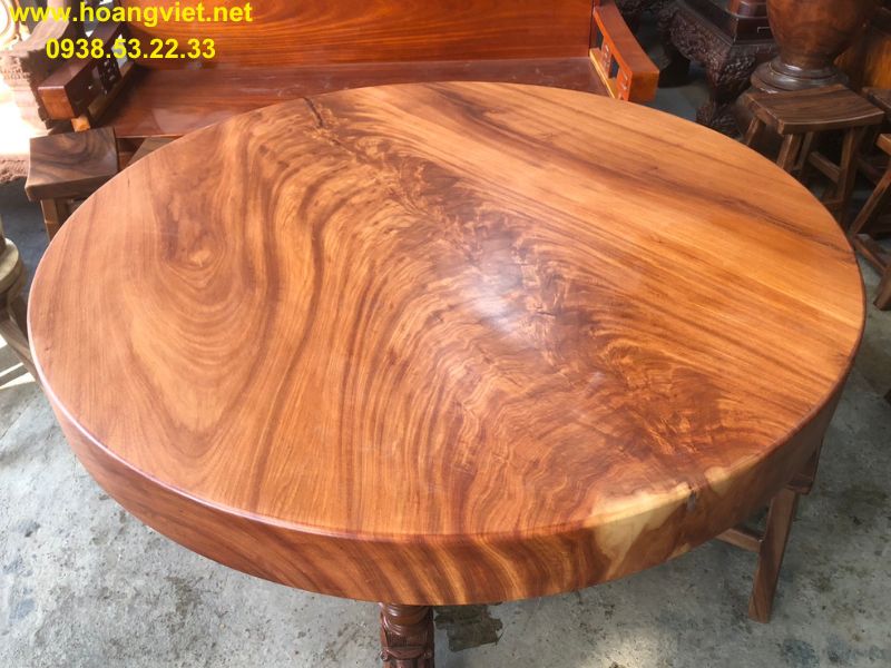 Mặt bàn tròn gõ đỏ Ghana nguyên khối. Mặt bàn tròn gõ đỏ Ghana nguyên khối.