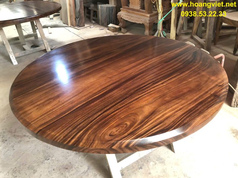 Mặt bàn tròn gỗ me tây ghép 3 tấm. Mặt bàn tròn gỗ me tây ghép 3 tấm.