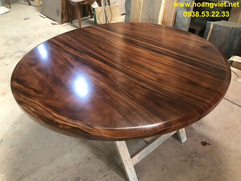 Mặt bàn tròn gỗ me tây ghép 3 tấm. Mặt bàn tròn gỗ me tây ghép 3 tấm.