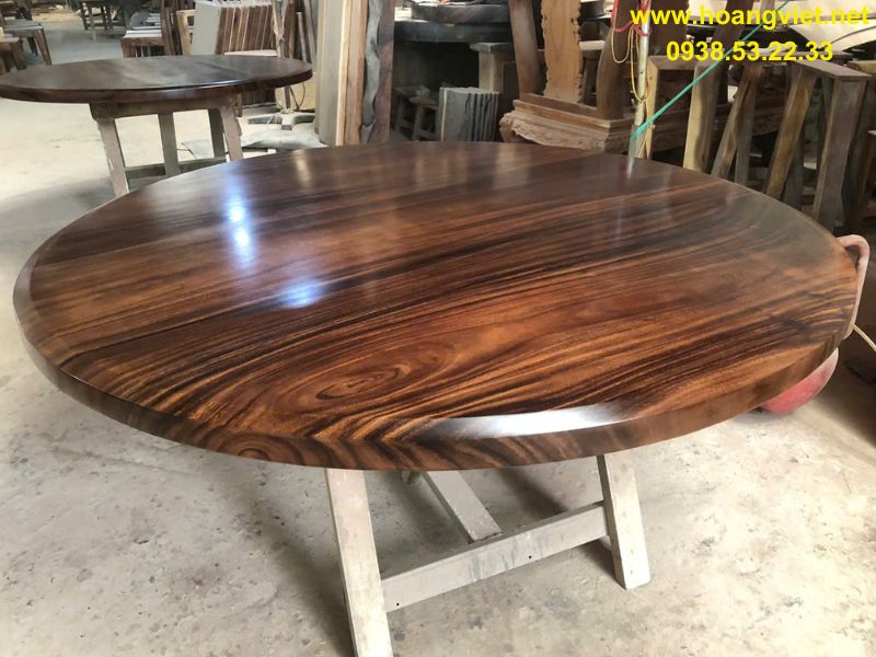 Mặt bàn tròn gỗ me tây ghép 3 tấm. Mặt bàn tròn gỗ me tây ghép 3 tấm.