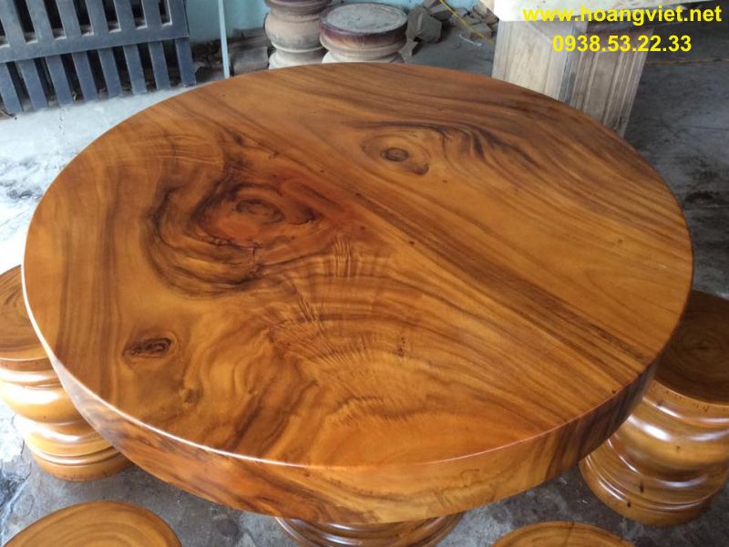Mặt bàn gỗ me tây nguyên khối sơn vàng Mặt bàn gỗ me tây nguyên khối sơn vàng