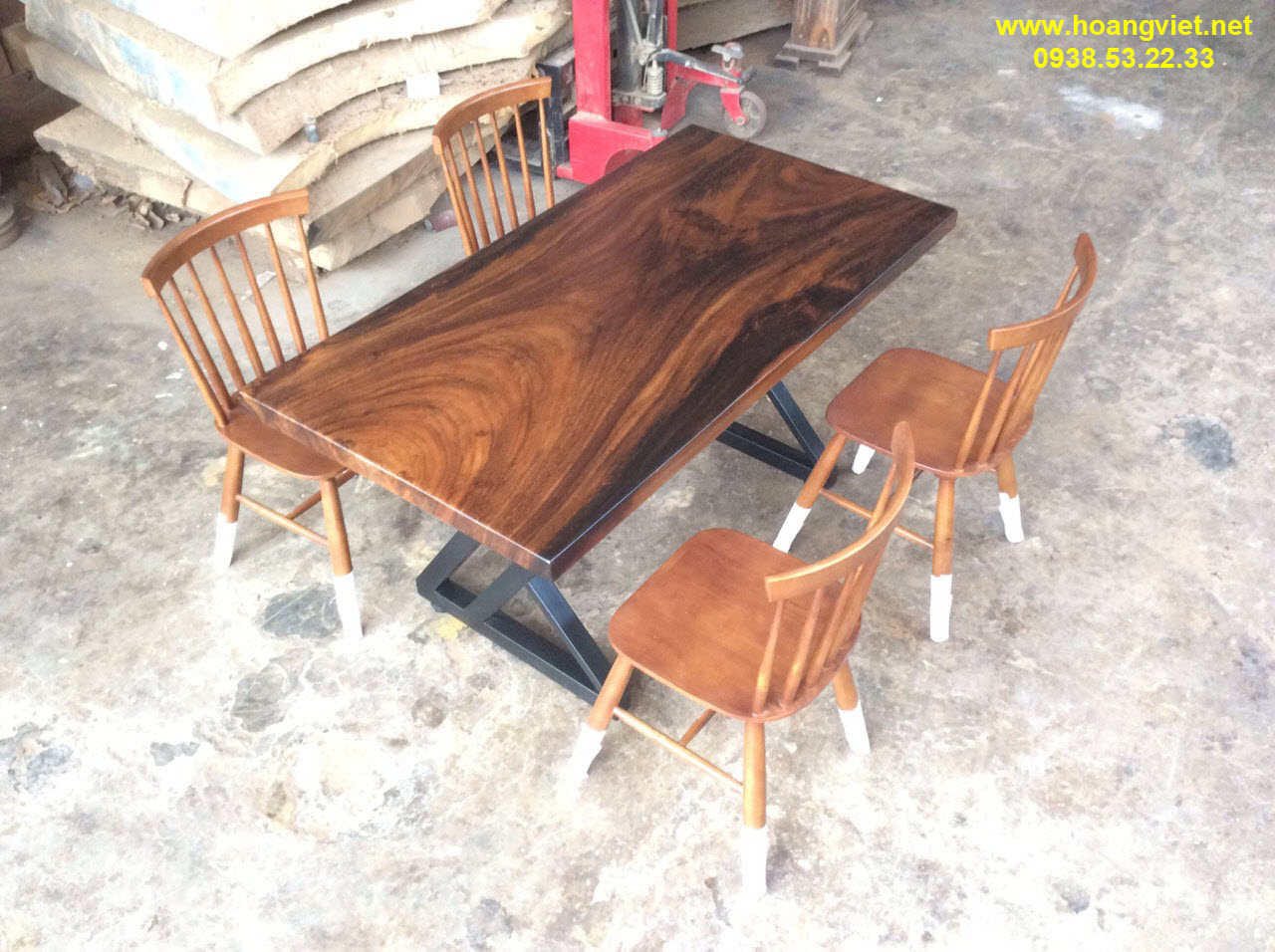 Mẫu bàn ăn 4 ghế gỗ me tây nguyên tấm Mẫu bàn ăn 4 ghế gỗ me tây nguyên tấm