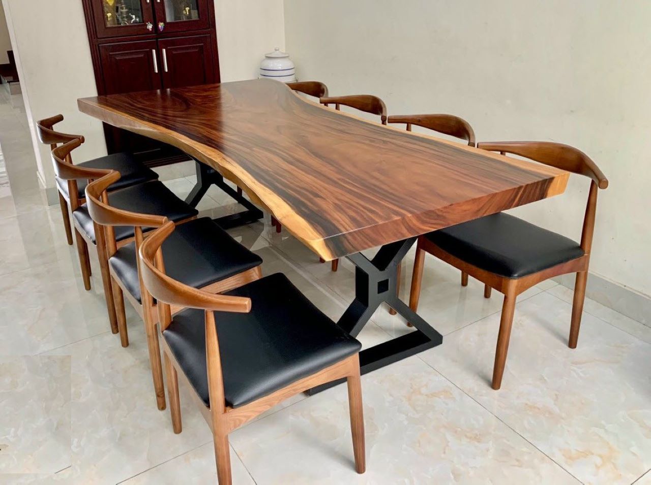 Mẫu bàn ăn đẹp bằng gỗ tự nhiên 8 ghế bull Mẫu bàn ăn đẹp bằng gỗ tự nhiên 8 ghế bull