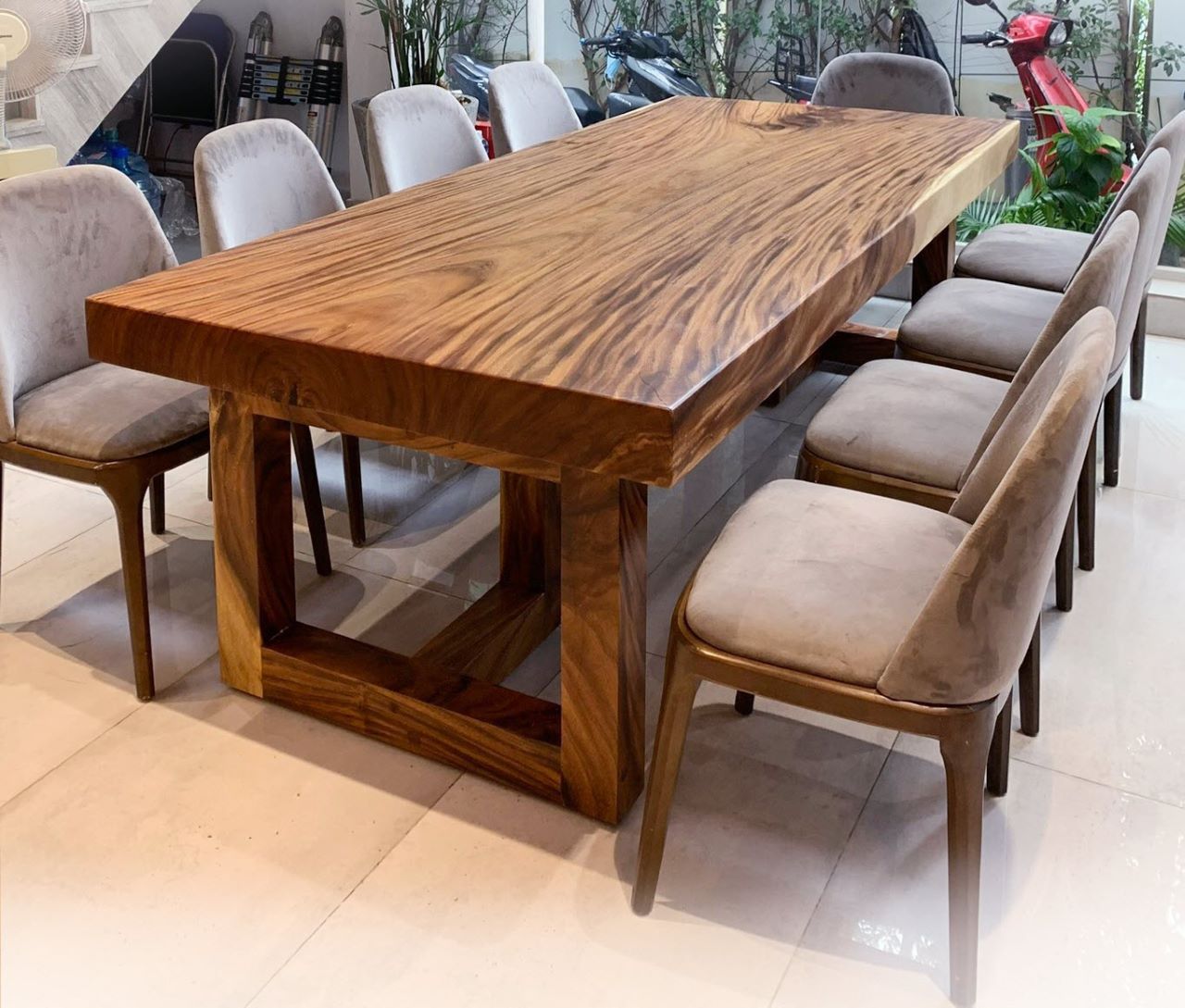 Mẫu bàn ăn đẹp bằng gỗ tự nhiên 8 ghế Grace Mẫu bàn ăn đẹp bằng gỗ tự nhiên 8 ghế Grace