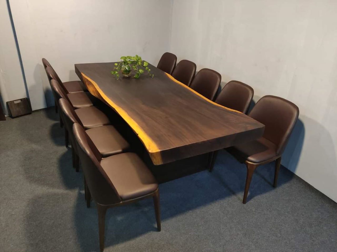 Mẫu bàn ăn gỗ me tây 8 ghế grace Mẫu bàn ăn gỗ me tây 8 ghế grace