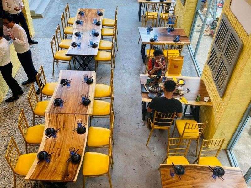 Bàn ăn gỗ tự nhiên me tây dùng cho nhà hàng và quán. Bàn ăn gỗ tự nhiên me tây dùng cho nhà hàng và quán.