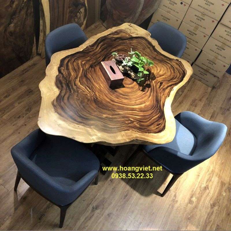 Bàn tròn gỗ me tây nguyên khối cạnh tự nhiên nghệ thuật Bàn tròn gỗ me tây nguyên khối cạnh tự nhiên nghệ thuật