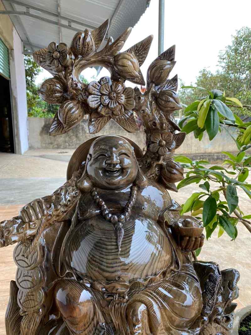 Phật di lặc cưỡi lân gỗ thủy tùng Phật di lặc cưỡi lân gỗ thủy tùng