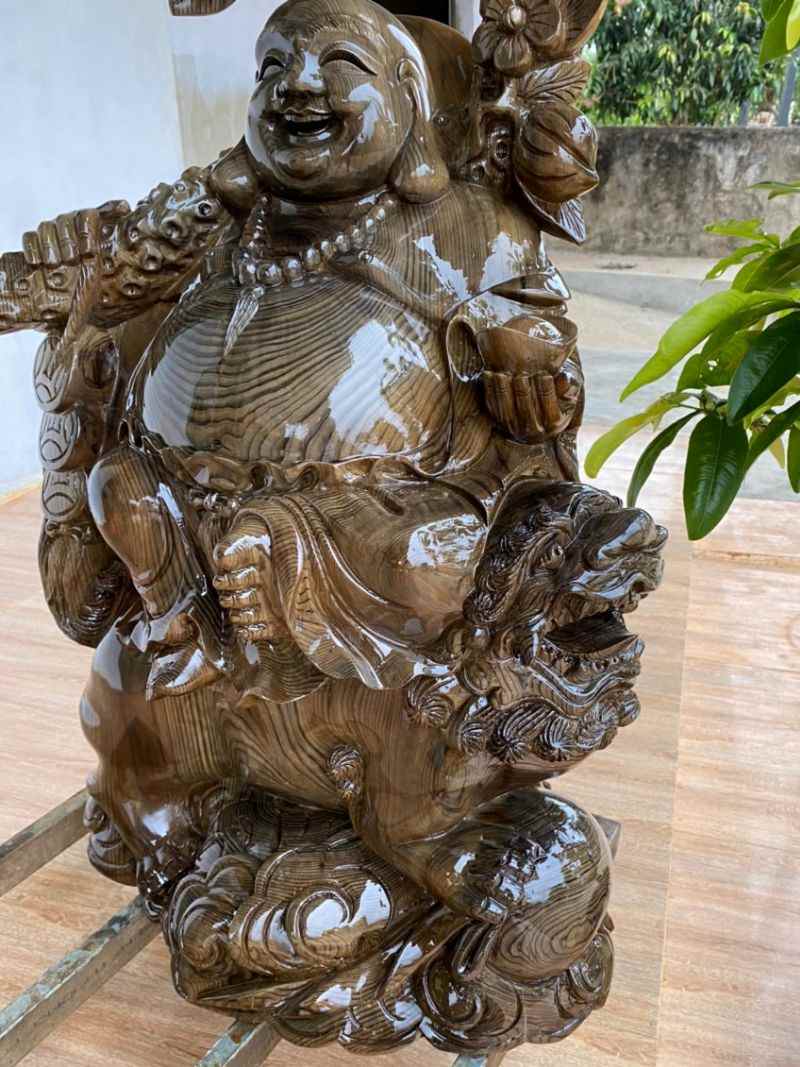 Phật di lặc cưỡi lân gỗ thủy tùng Phật di lặc cưỡi lân gỗ thủy tùng