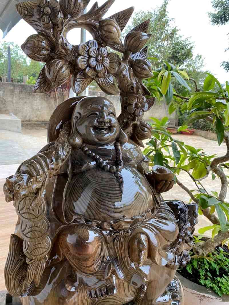 Phật di lặc cưỡi lân gỗ thủy tùng Phật di lặc cưỡi lân gỗ thủy tùng