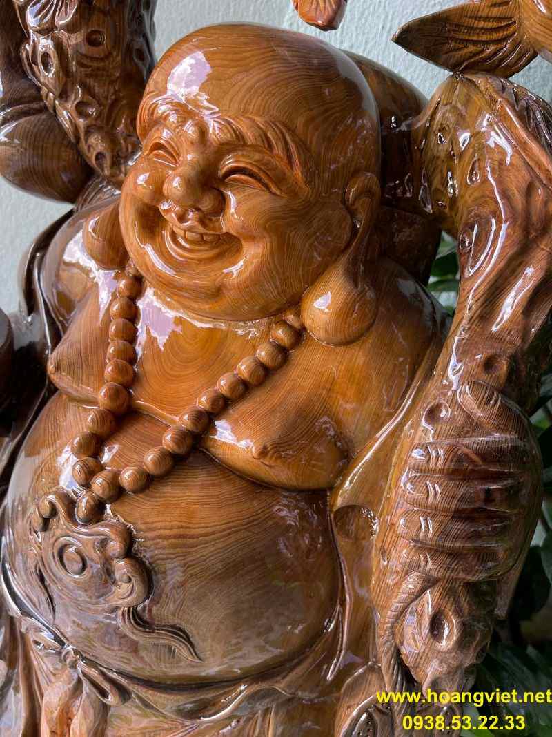 Phật di lặc gỗ thủy tùng cao 119cm rộng 47cm. Phật di lặc gỗ thủy tùng cao 119cm rộng 47cm.