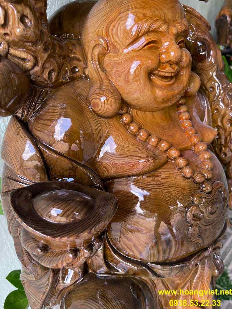 Phật di lặc gỗ thủy tùng cao 119cm rộng 47cm. Phật di lặc gỗ thủy tùng cao 119cm rộng 47cm.