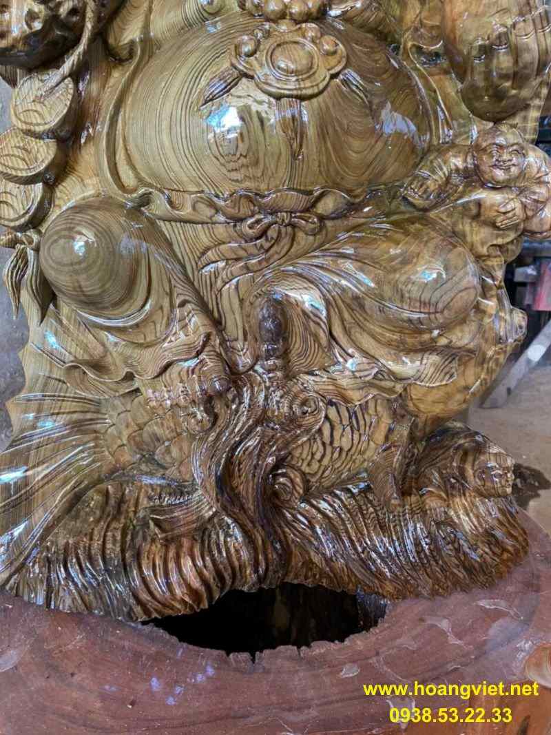 Tượng phật di lặc ngồi cá chép gỗ thủy tùng Tượng phật di lặc ngồi cá chép gỗ thủy tùng