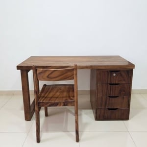 Bàn làm việc me tây 1m4 có tủ 4 ngăn kéo