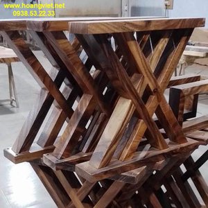 Chân bàn ăn bằng gỗ rộng 60cm cao 70cm