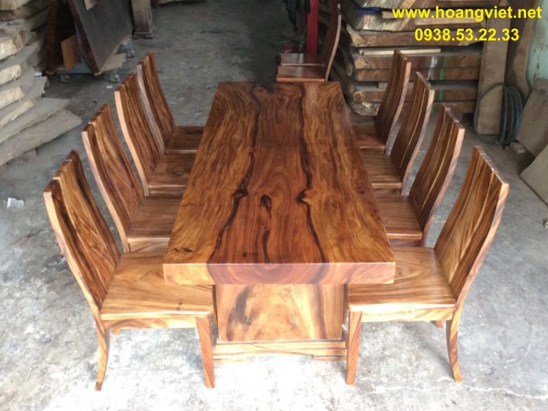 Mẫu bàn ăn gỗ nguyên khối đẹp nhất nhì trên trị trường.