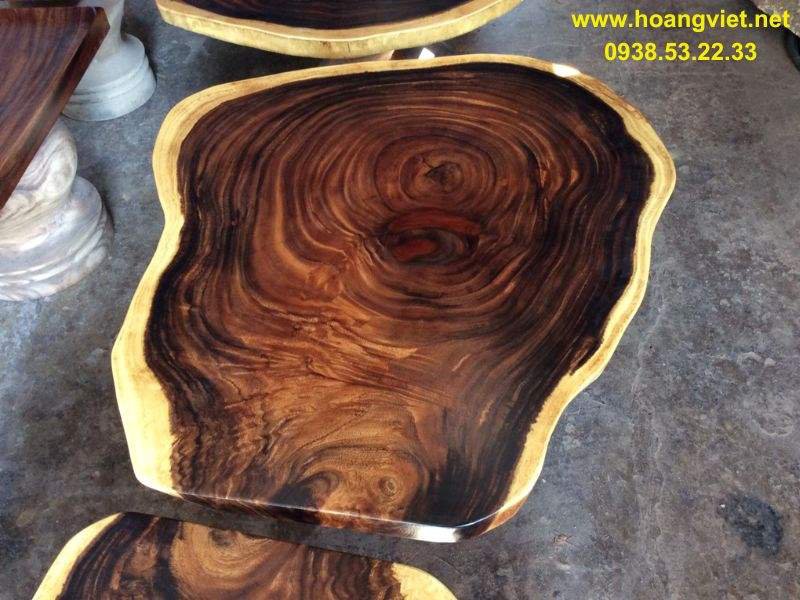 Vẻ đẹp tuyệt vời của bàn tròn cafe giá rẻ bằng gỗ me tây.